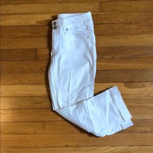American Eagle White Capris
